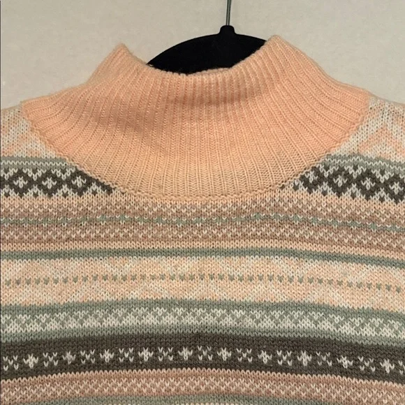 Urban Renewal, Women's Pullover Mock Neck Sweater. Size Medium.  Pink. NWT. - Picture 2 of 11